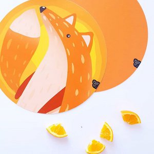 Když nám dnes venku svítí to sluníčko ☀️🍊🦊 vytáhli jsme si na focení takové svěží prostírání od www.mightydesign.cz _#mightydesignshop #placemat #decor #sunnyday #prostíraní #dekorace #orange #fox.jpg